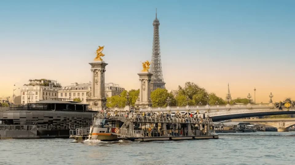 Seine River: Sightseeing Cruise from the Eiffel Tower - Image 1